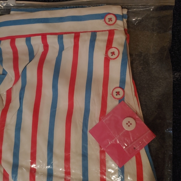 🎉NWT🎉 Red, White, Blue Retro stripe shorts, Size Medium - Picture 5 of 5